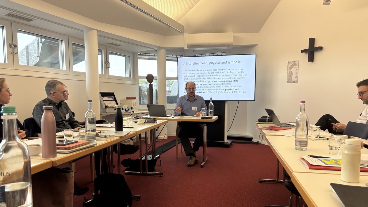 Tobias Endres bei einem Vortrag auf der internationalen Tagung Myth and Rationality